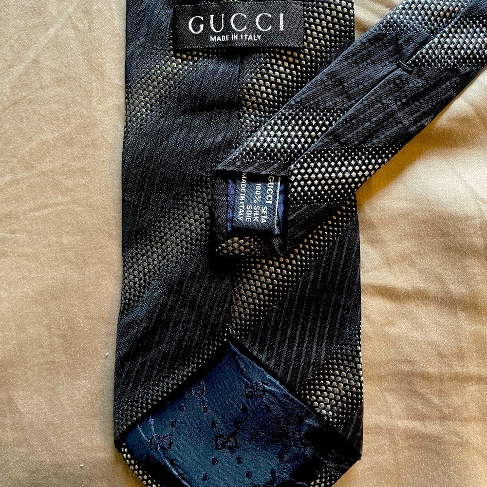 Gucci, %100 silk , dark blue/gray